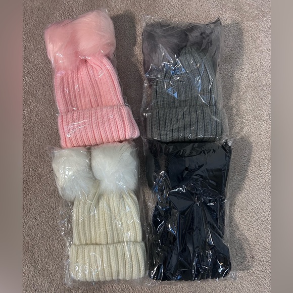 Double faux fur Pom Pom toques - Picture 3 of 3